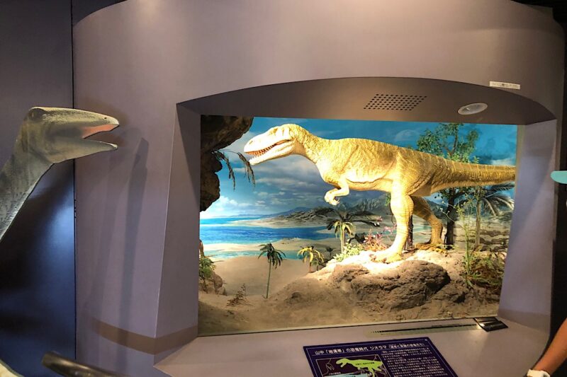 リアルな恐竜のジオラマ　神流町恐竜センター