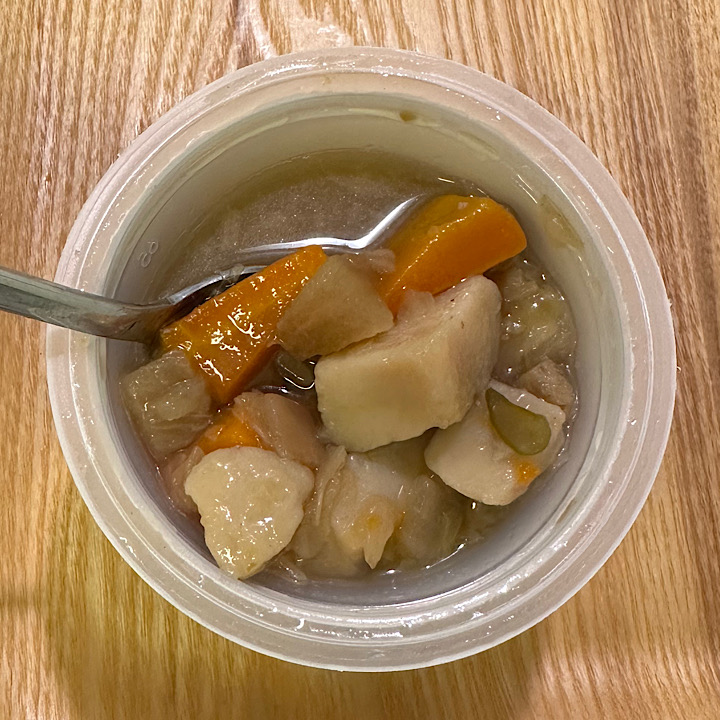 野菜をMOTTO
北海道産さやかじゃがいもと５種類の野菜たっぷり具沢山ポトフスープ
