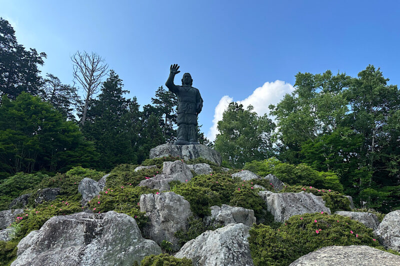 三峯神社に子連れで参拝！混雑状況や所要時間など感想ブログ
ヤマトタケルノミコトの銅像