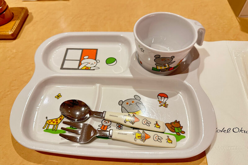 ホテルオークラ新潟に子連れ宿泊の感想ブログ。朝食ビュッフェ
子ども用の食器、カトラリー