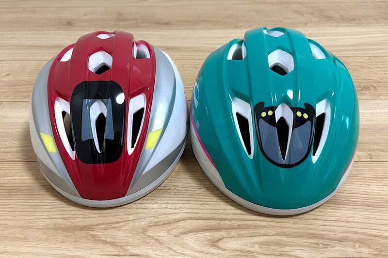 新幹線デザインのヘルメット
はやぶさとこまち
