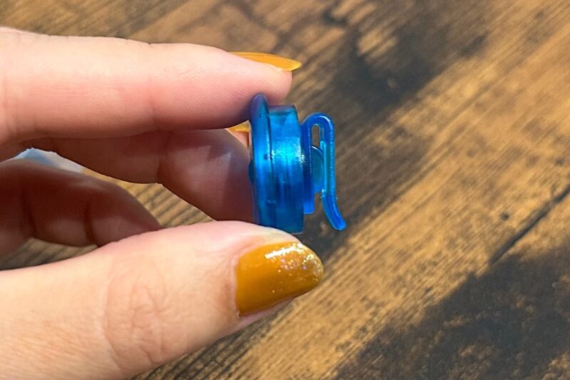 子どもの靴に光るパーツを後付けしました｜LEDシューズクリップの紹介
