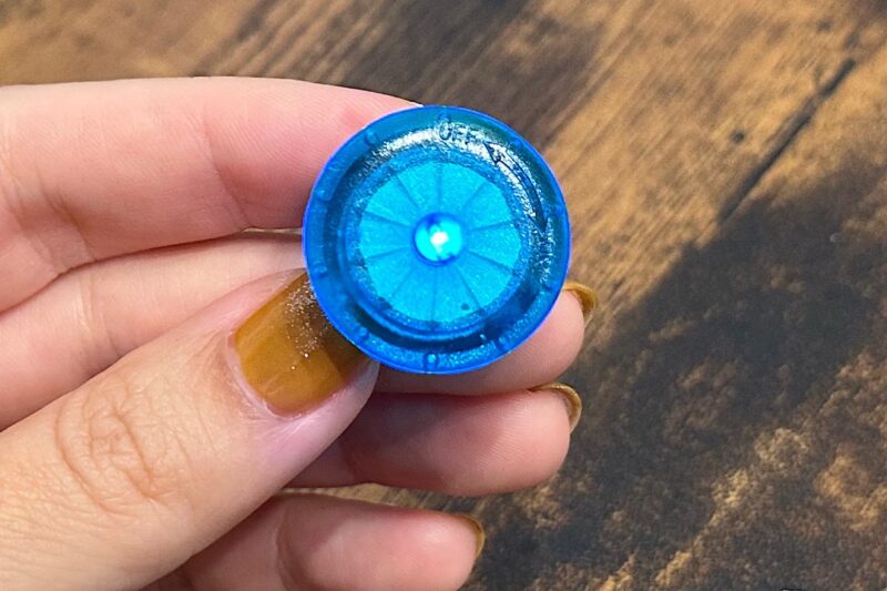 子どもの靴に光るパーツを後付けしました｜LEDシューズクリップの紹介