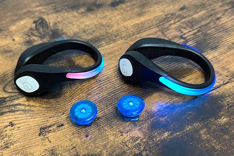 子どもの靴に光るパーツを後付けしました｜LEDシューズクリップの紹介