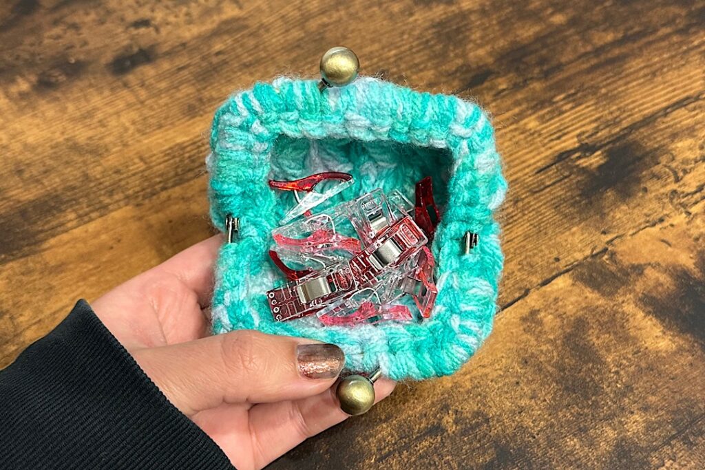 編みつける口金でリフ編みのがま口を作ってみました
