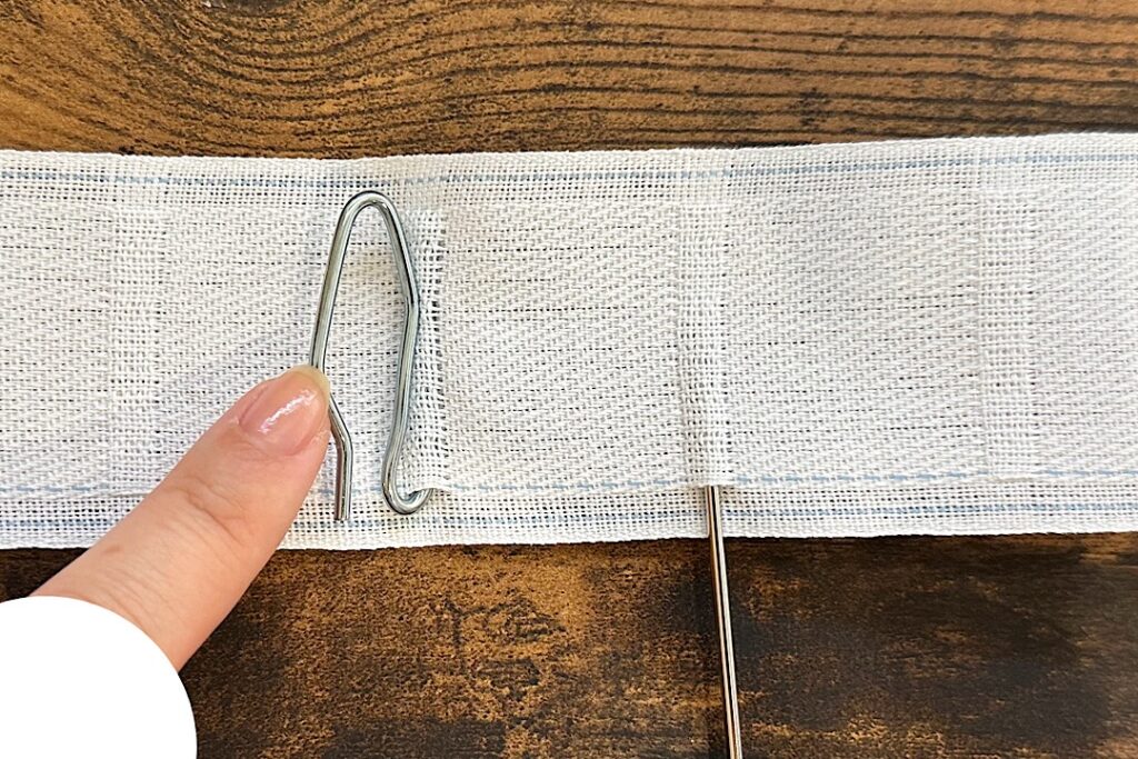 カーテンテープの使い方を紹介。どこに売ってる？100均で買える？