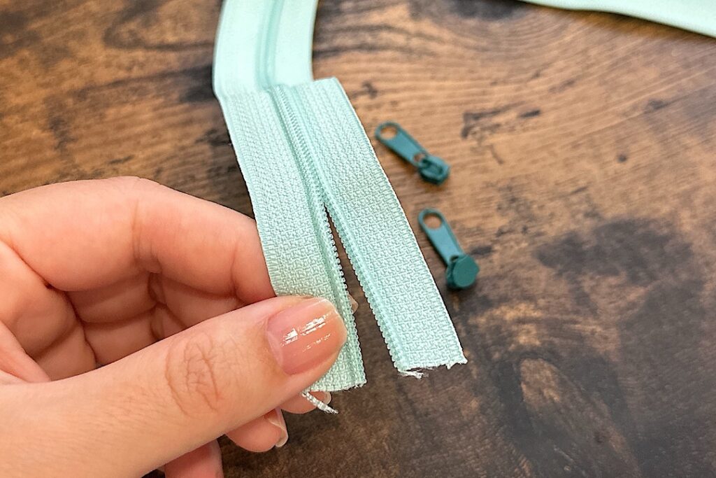 切って使えるロングファスナーを両開きに改造しました｜スライダーを2つに増やす方法