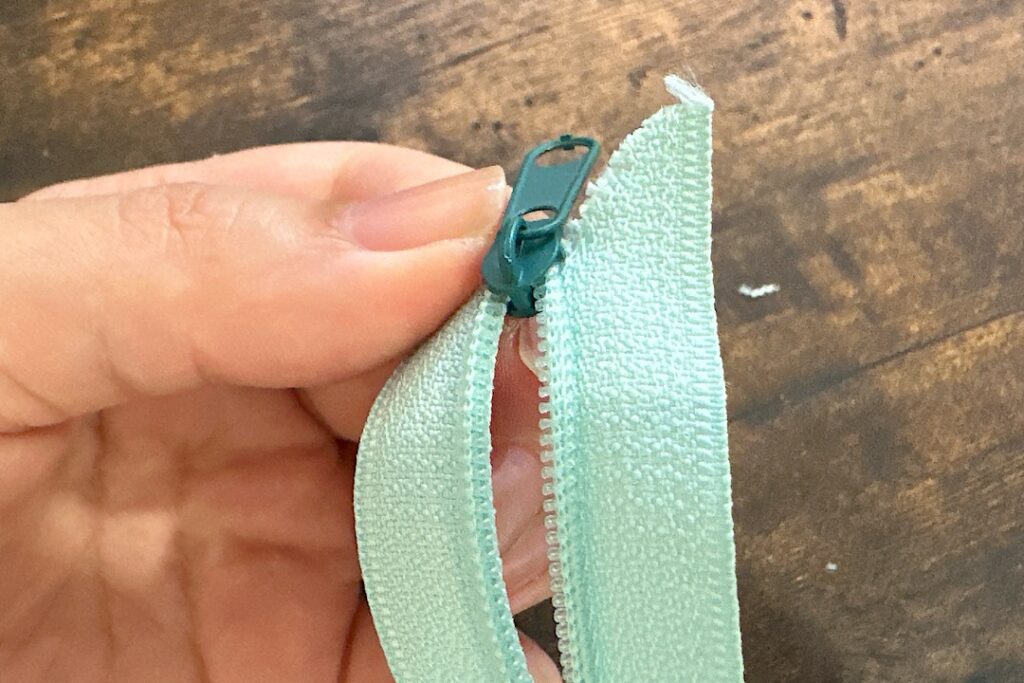 切って使えるロングファスナーを両開きに改造しました｜スライダーを2つに増やす方法
