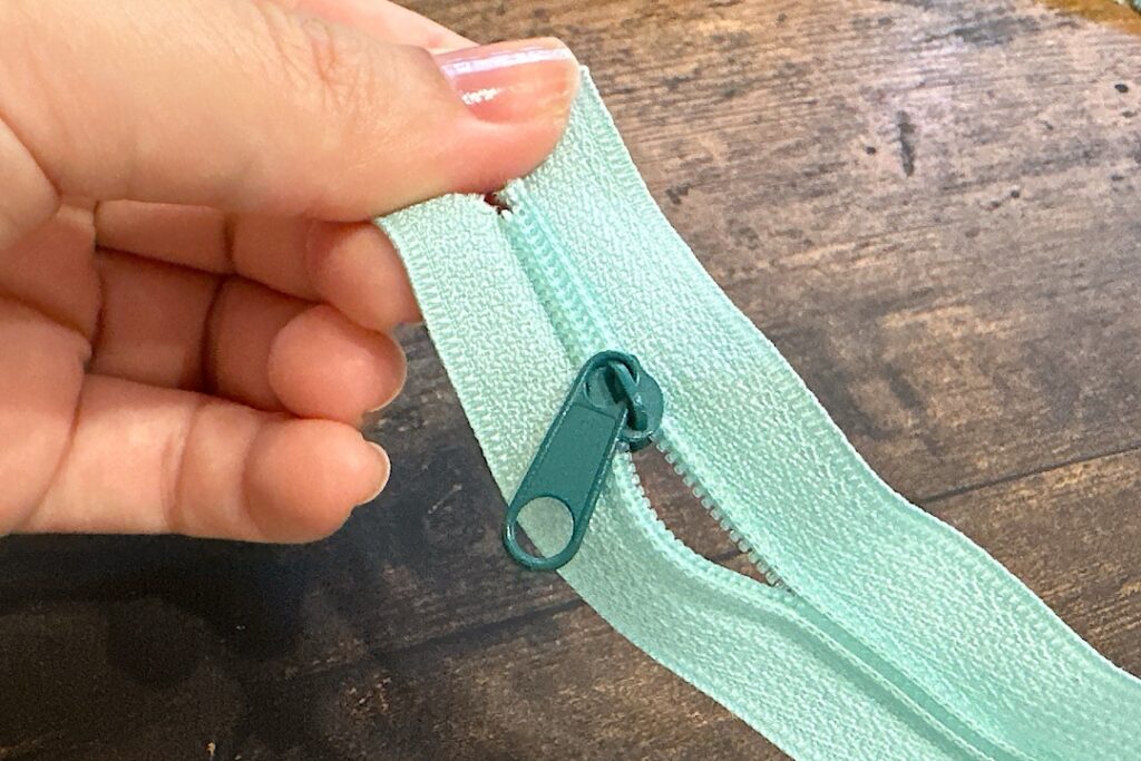 切って使えるロングファスナーを両開きに改造しました｜スライダーを2つに増やす方法
