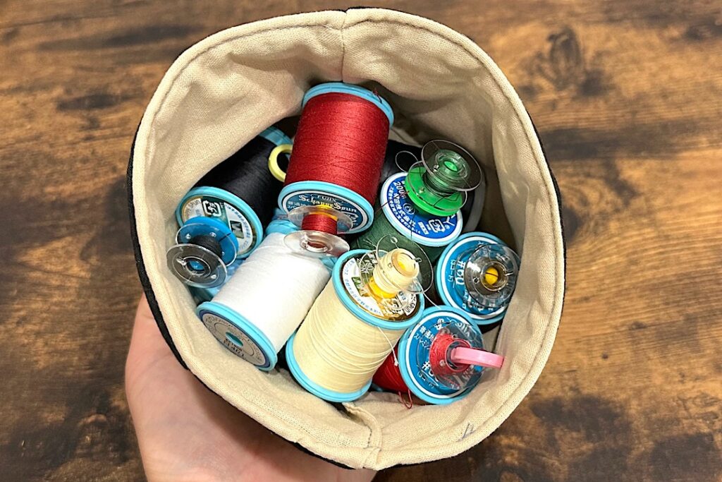 ボビンとミシン糸をセットで収納！便利グッズ３種類を比較