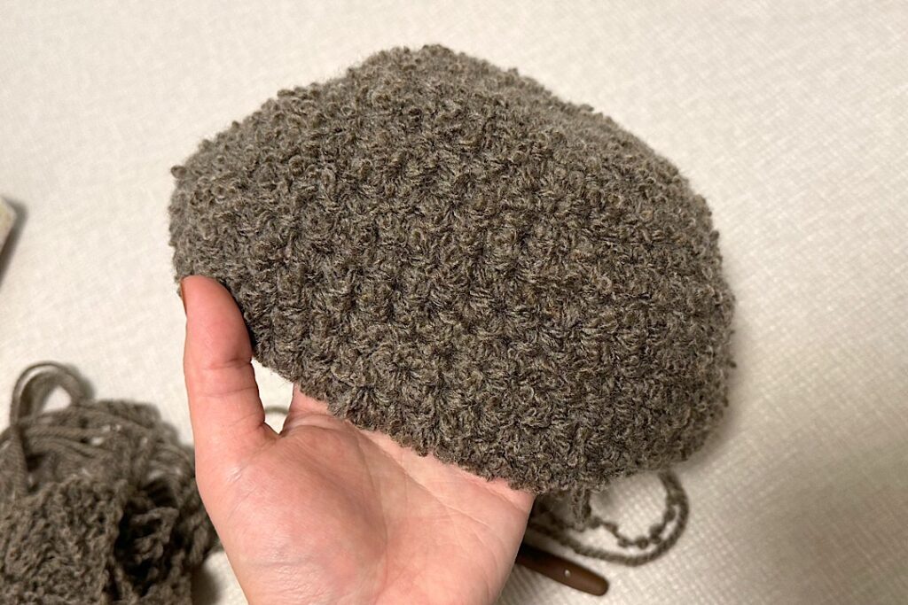 ハマナカボニーループで編んだ、もこもこキッズバケットハット