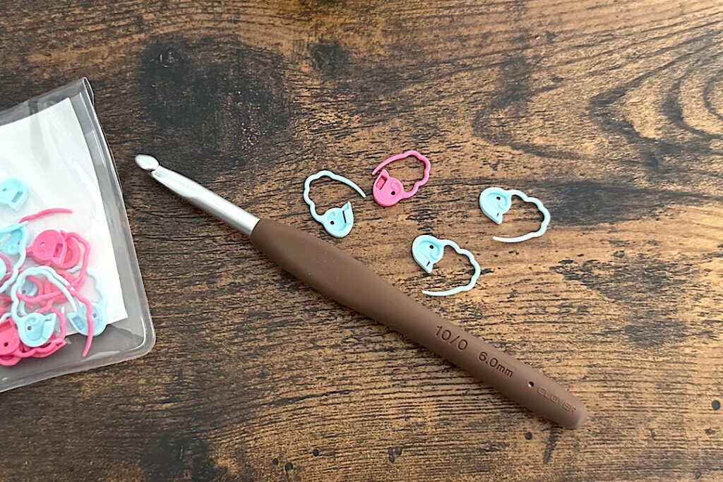 ダイソーのブランケットヤーンを使った、四角い小物入れカゴの編み方