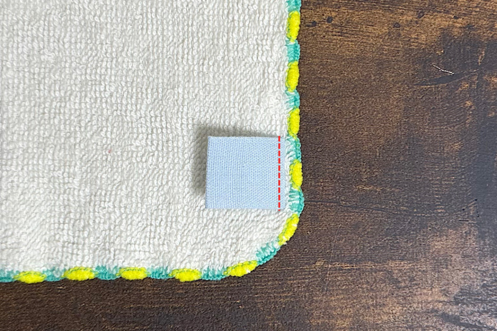 タオルハンカチの名前つけ タグを縫い付ける簡単な方法