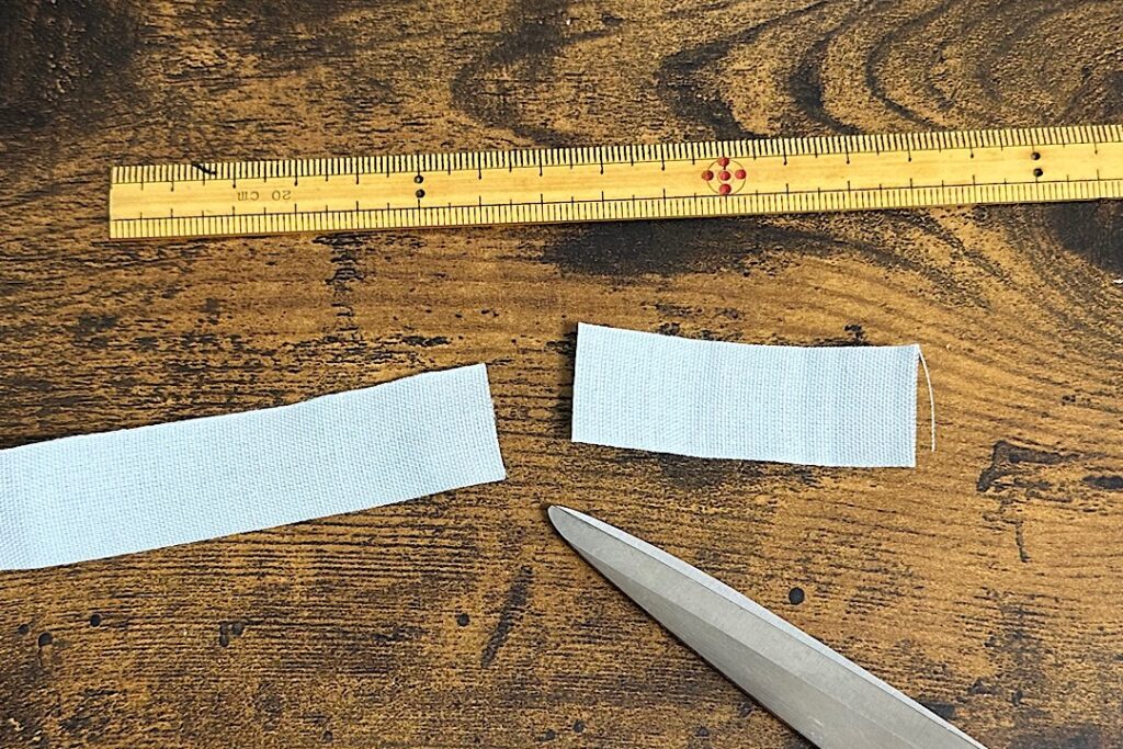 タオルハンカチの名前つけ タグを縫い付ける簡単な方法