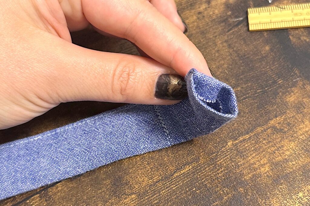 型紙なし 子ども用エプロンの作り方 ゴムタイプで着脱簡