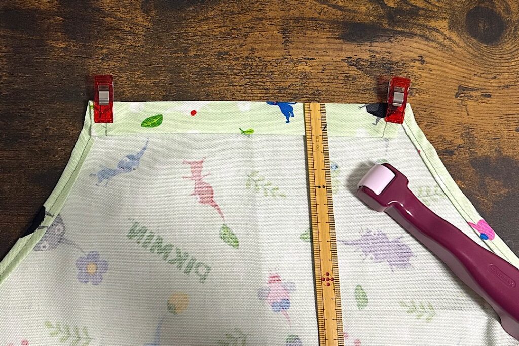 型紙なし 子ども用エプロンの作り方 ゴムタイプで着脱簡