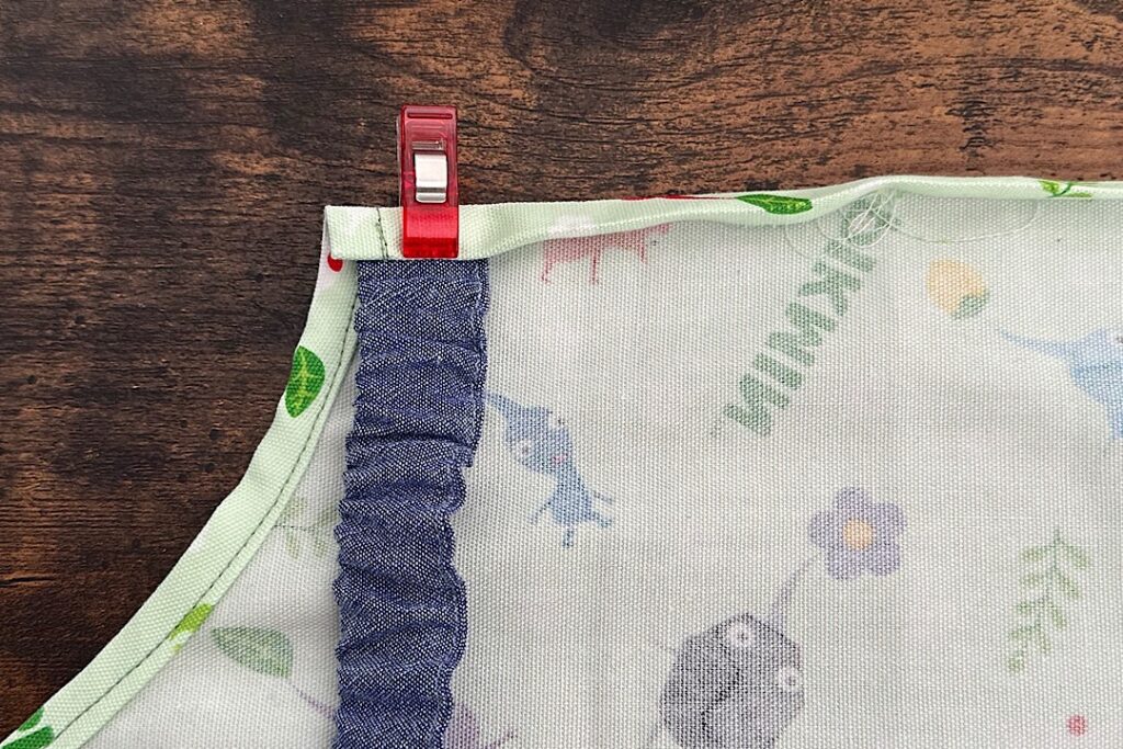 型紙なし 子ども用エプロンの作り方 ゴムタイプで着脱簡