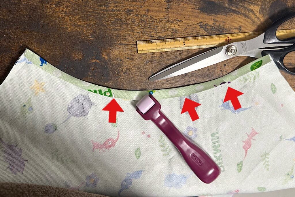 型紙なし 子ども用エプロンの作り方 ゴムタイプで着脱簡